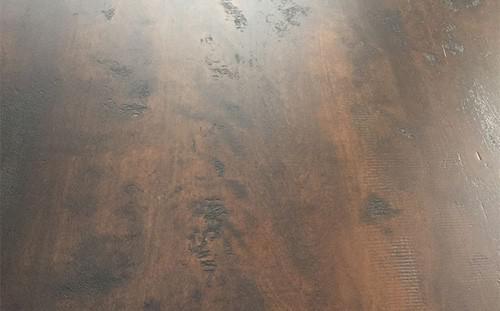 Embossed synchronized press plate for laminate flooring